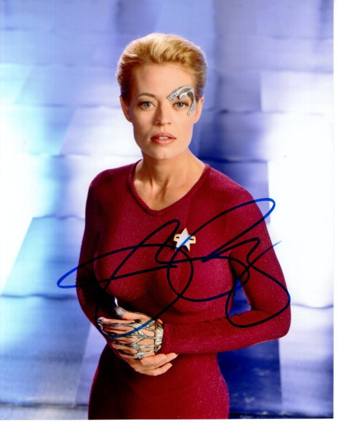 ジェリ・ライアンのサイン入り 8x10 スタートレック セブン・オブ