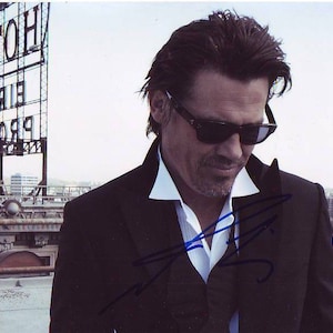 Josh brolin signed photo w/ hologram coa