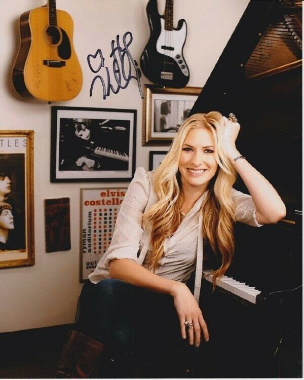 Holly Williams signed 8x10 photo w/ hologram coa daughter of hank jr.