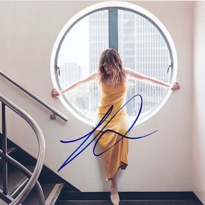 Kathryn hahn signed photo w/ hologram coa