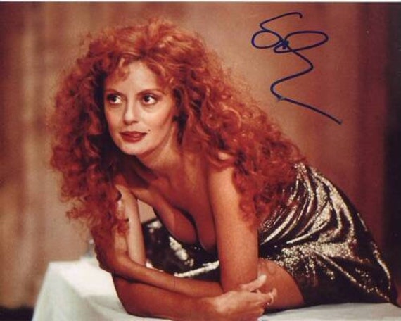 susan sarandon red dress SUSAN SARANDON in BERNARD AND DORIS (2006), directed by BOB BALABAN. Credit: Warner Bros. / Little Bird Productions / Burnside Entertainment / Album Stock Photo