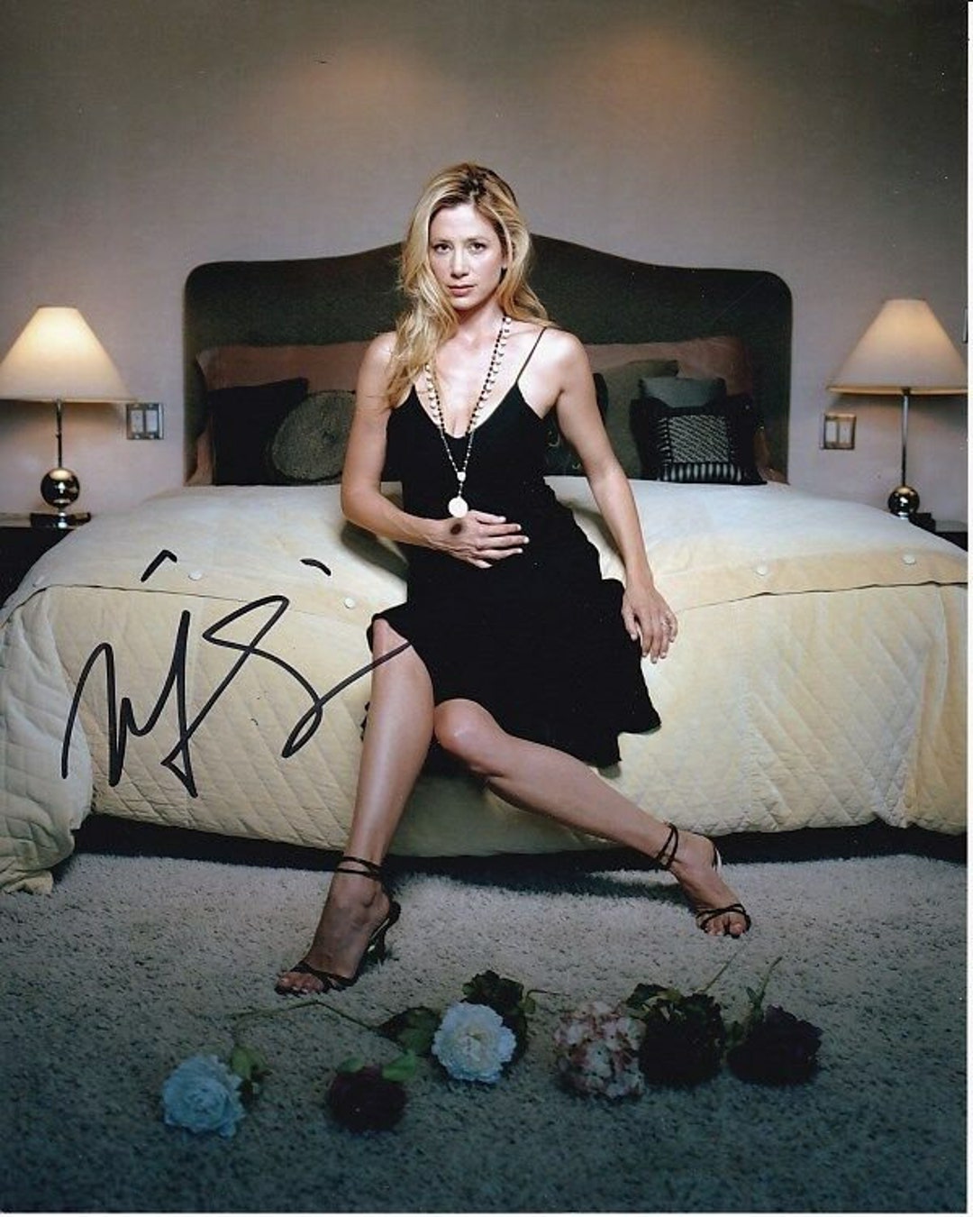 ハリウッド女優　ミラ・ソルヴィーノ　直筆サイン入り8Ｘ10 フォト　証明書付き il_1080xN.3467513806_6bhu.jpg