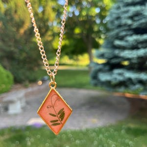 Handmade Pressed Flower Resin Pendant Necklace: Gold Tone Chain Botanical Jewelry