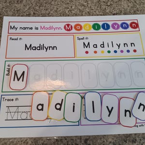 Trocken abwischbare Namensverfolgungs-Übungsmatte für Homeschool Vorschule Kindergarten, Montessori-Aktivität, um das Buchstabieren und Schreiben von Namen zu lernen, digital