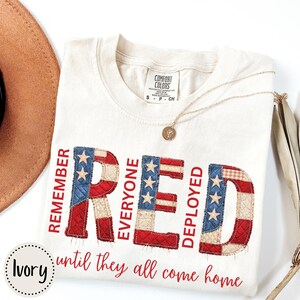 Koszulka RED Friday Comfort Colors® Pamiętaj o wszystkich, wysłanych na misję, prezent dla dziewczyny, mamy i męża, żony i rodziny