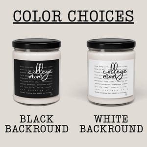 Puede incluir: Dos velas en tarro de cristal con tapas negras. Una tiene una etiqueta negra, la otra una etiqueta blanca. Ambas etiquetas dicen "college mom" con una lista de sentimientos. Tambi&eacute;n se ve el texto "COLOR CHOICES" y "BLACK BACKGROUND" y "WHITE BACKGROUND".