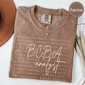 BCBA-analytikerskjorta Komfortfärger BCBA-gåva ABA-terapeutgåva Styrelsecertifierad beteendeanalytiker tillämpad beteendeanalys-T-shirt