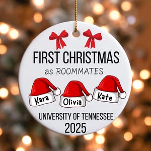 Custom College Roommate Ornament 2025 • Personalized Santa Hat Christmas Gift • Best Friends College Ornament Roommate Christmas Gift imagem 4