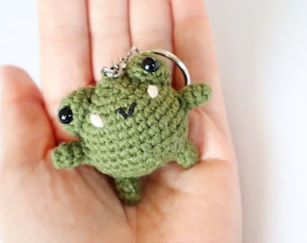 Grüner Frosch, gehäkelt, Amigurumi, Schlüsselanhänger