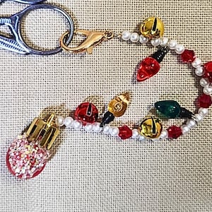 Christmas Lights Scissor Fob, Festive Beaded Scissor Charm with Ornament Pendant for Cross Stitch