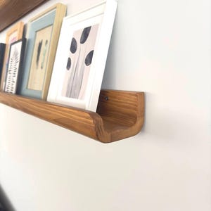 Estantes para fotografías - Fotografías de madera - Exhibición en la pared - JustKnotWood - Estantes flotantes rústicos