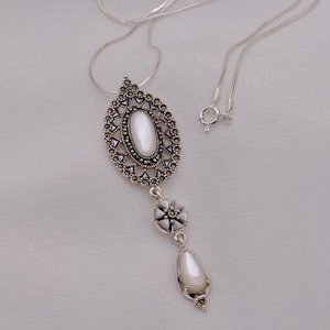 Halskette "Festtagszauber" mit Anhänger Silber/Perlmutt/Markasit