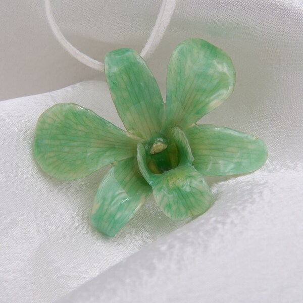 Jewelry pendant with real orchid, green orchid, orchid, orchid pendant, jewelry orchid, orchid necklace, orchid jewelry,