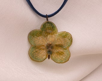 Jewelry pendant with real orchid, green-beige orchid, orchid pendant, jewelry orchid, orchid necklace, orchid jewelry,