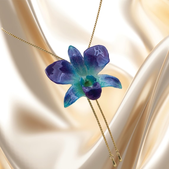 Echte Orchidee Halskette Blau Türkis, Handgefertigter Resin Anhänger mit konservierter Blüte, Botanischer Schmuck Geschenk für Sie