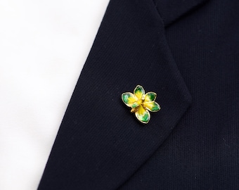Brooch/pin with real green/yellow orchid, gold-plated, orchid, jewelry, wedding, party, sticker, pinstick, decoration
