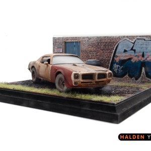 Pontiac Firebird Trans Am 1/24 scale diecast model diorama  Ref N9