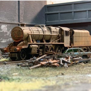 Scrapyard locomotive heavily rusted and weathered OO gauge LMS 8F. Ref G7