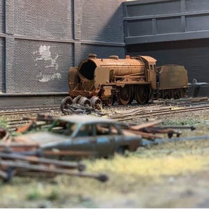 Scrapyard locomotive, heavily rusted and weathered OO gauge Southern Railway Schools Class. Ref T3