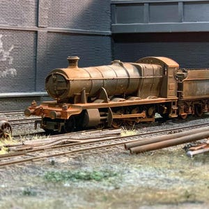 Scrapyard locomotive heavily rusted and weathered OO gauge GWR Churchward 2-8-0. Ref Y6