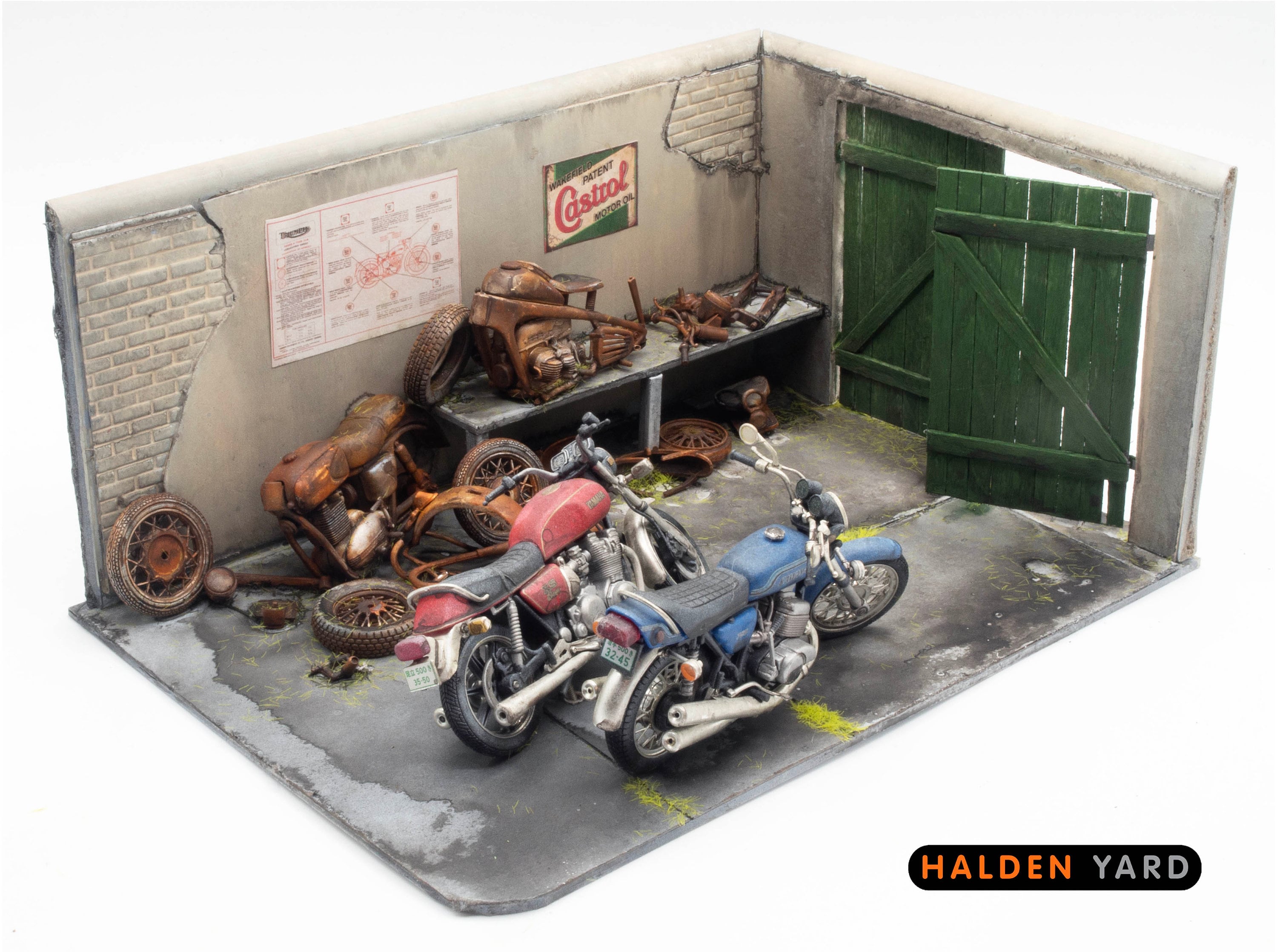 Yamaha XS Eleven and Kawasaki Mach 1 1/24 Scale Motorcycle Diorama