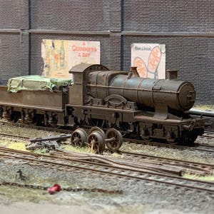 Scrapyard locomotive heavily rusted and weathered OO gauge GWR City Class. Ref Z9