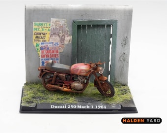 Diorama einer Ducati 250 Mach 1 von 1964 im Maßstab 1:24 – Handgefertigtes Sammlerstück, individuelle Miniaturszene