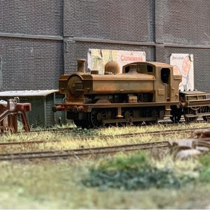 Scrapyard locomotive, heavily rusted and weathered OO gauge GWR Pannier Tank locomotive and wagon. Ref Z6