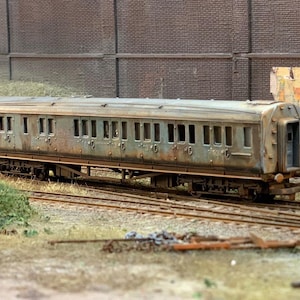 Southern Railway Coach, weathered, OO gauge. Ref A60