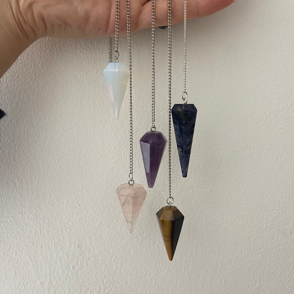 Pendule divinatoire gemme perles naturelles améthyste œil de tigre quartz rose lapis-lazuli aventurine opale