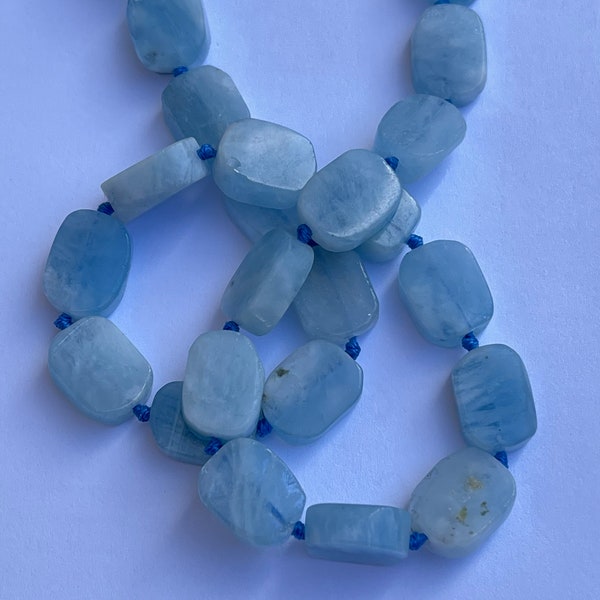 Perles d’aquamarine ou aigue marine, vente en lots, prix grossiste, perles bleues, perle ovales, bleu, perle pierre naturelle