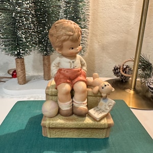 Vintage Enesco Memories of Yesterday Porcelain Figurine w Original Box