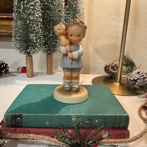 Vintage Enesco Memories of Yesterday Porcelain Figurine w Original Box
