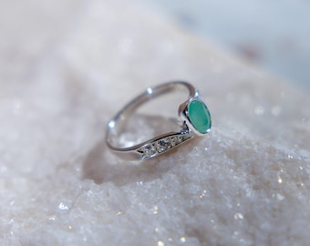 Emerald Fern Ring, Sterling Silver Twisted Band, Nature Inspired Jewelry