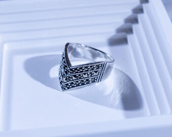 Cresta Silver V-Shape Marcasite Ring