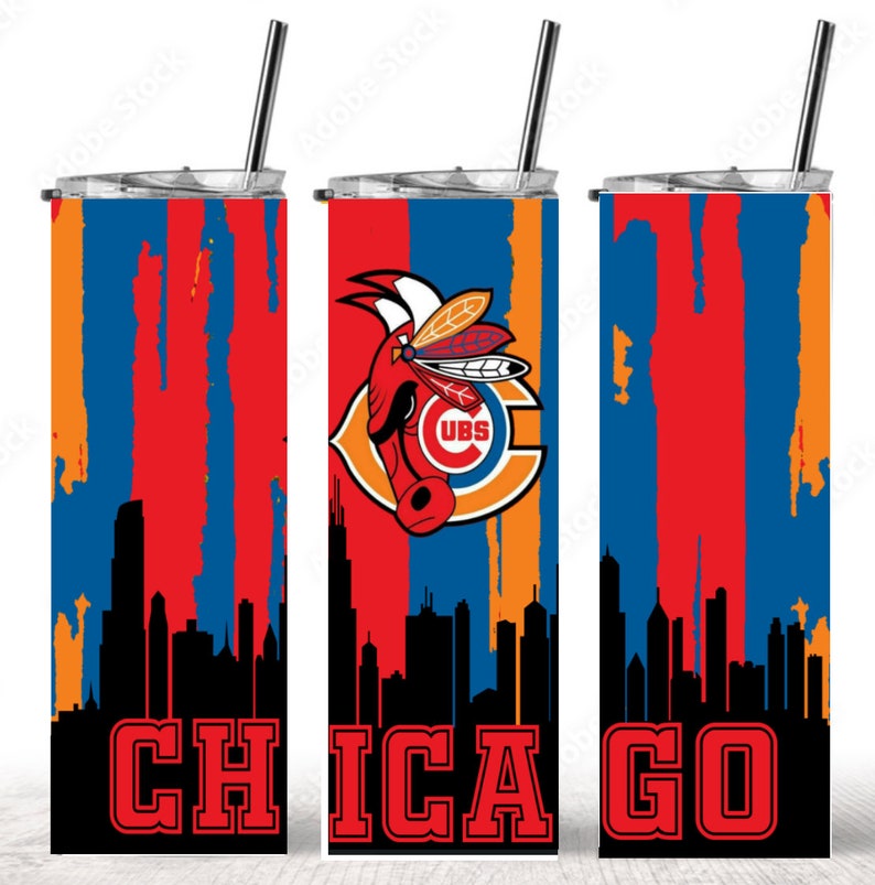 Puede incluir: Un vaso de acero inoxidable con un dise&ntilde;o abstracto rojo, azul y naranja. El vaso presenta un logotipo de los Chicago Cubs y la palabra "CHICAGO" en letras rojas.