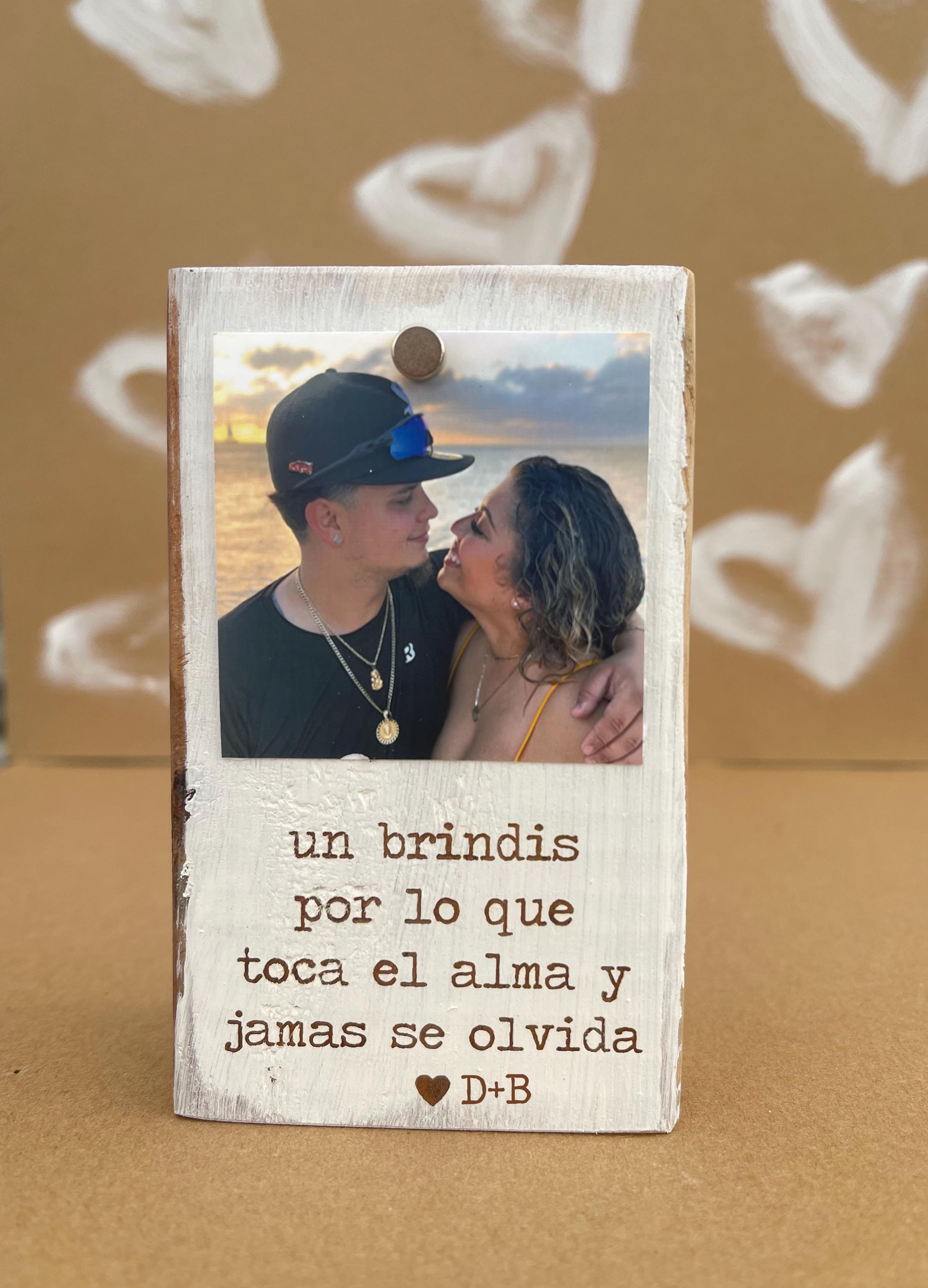 Mini wooden picture frame PHOTO INCLUDED, Regalo Dia San Valentin, Regalo Novio, Regalo Novia, Regalo recien casados, foto personalizado