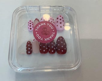 Valentine’s Day themed press ons