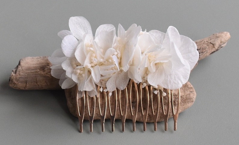 Hair comb with dried flowers in white/cream image 4