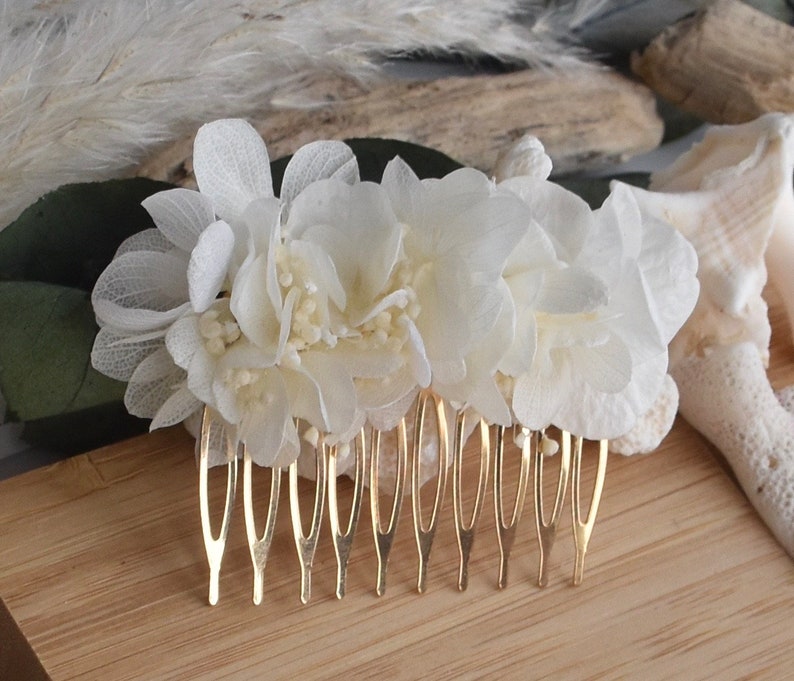 Hair comb with dried flowers in white/cream image 5