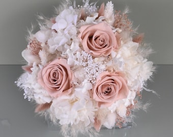 Small bridal bouquet made of dried flowers with 3 blush-colored stabilized roses, dried flower bouquet, boho style