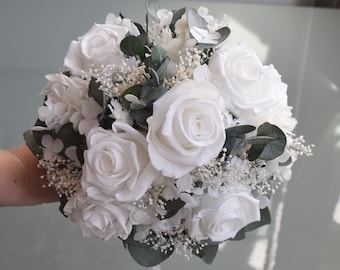 Brautstrauß aus Trockenblumen mit 9 weißen  stabilisierten Rosen, Trockenblumenstrauß, Boho Greenery Style