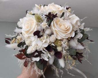 Kleiner Brautstrauß aus Trockenblumen mit 3 stabilisierten Rosen Trockenblumenstrauß