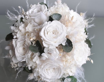 Brautstrauß aus Trockenblumen mit 6 weißen großen stabilisierten Rosen, Trockenblumenstrauß, Boho Style, Greenery Style