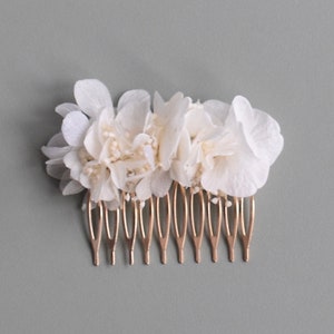 Hair comb with dried flowers in white/cream image 10