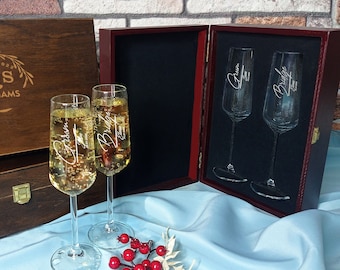 Personalised Champagne Flutes With Gift Box - Mr and Mrs Wedding Toasting Flutes for Couple, Best gift for Bride and Groom,Anniversary Gift