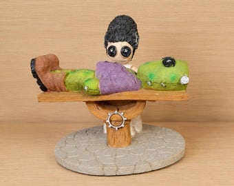 Pinhead Frankenstein & Bride Gothic Horror Figurine Display