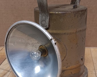 Vintage Milwaukee Economy Electric Lantern Co Hand Held Lantern