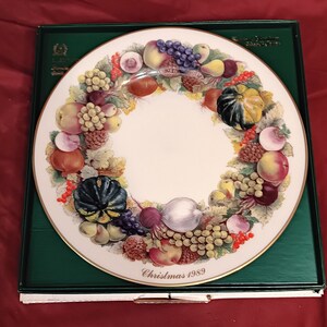 Vintage Collectible 10.5 Inch 1989 Lenox Christmas Wreath New York China Plate image 1