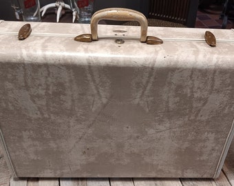 Vintage 26 x 18 x 7 Cream Colored Samsonite Hard Case Suitcase